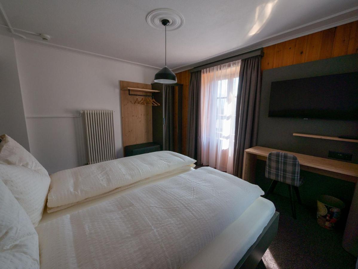 Hotel Restaurant Rätia Filisur Exteriör bild